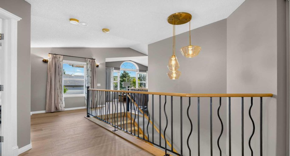 124 Valley Creek Crescent, Calgary, Alberta T3B 5V3, 4 Bedroom Bedrooms, 0 ,3 BathroomBathrooms,Residential,For Sale,Valley Creek,0,A2325536