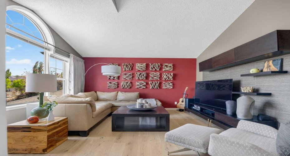 124 Valley Creek Crescent, Calgary, Alberta T3B 5V3, 4 Bedroom Bedrooms, 0 ,3 BathroomBathrooms,Residential,For Sale,Valley Creek,0,A2325536