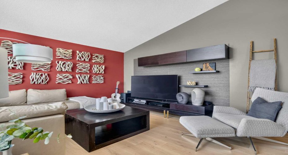 124 Valley Creek Crescent, Calgary, Alberta T3B 5V3, 4 Bedroom Bedrooms, 0 ,3 BathroomBathrooms,Residential,For Sale,Valley Creek,0,A2325536