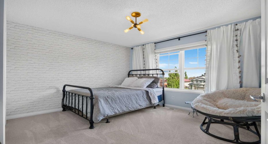 124 Valley Creek Crescent, Calgary, Alberta T3B 5V3, 4 Bedroom Bedrooms, 0 ,3 BathroomBathrooms,Residential,For Sale,Valley Creek,0,A2325536