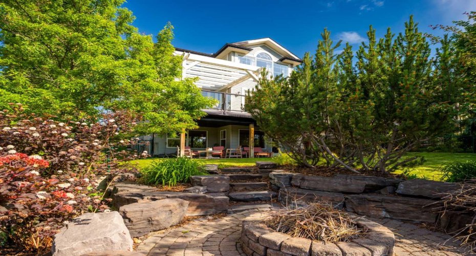 124 Valley Creek Crescent, Calgary, Alberta T3B 5V3, 4 Bedroom Bedrooms, 0 ,3 BathroomBathrooms,Residential,For Sale,Valley Creek,0,A2325536