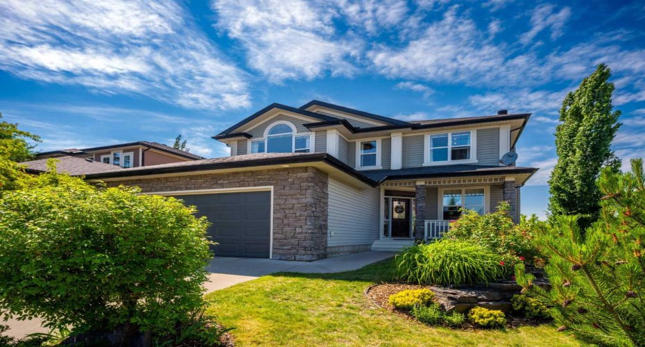 124 Valley Creek Crescent, Calgary, Alberta T3B 5V3, 4 Bedroom Bedrooms, 0 ,3 BathroomBathrooms,Residential,For Sale,Valley Creek,0,A2325536