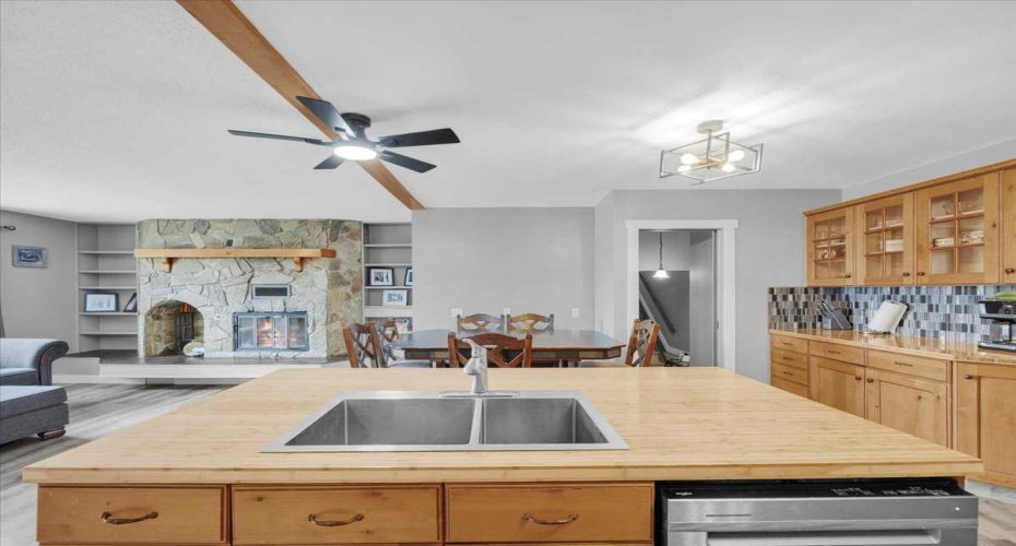 125 13 Avenue, Carstairs, Alberta T0M0N0, 6 Bedroom Bedrooms, 0 ,3 BathroomBathrooms,Residential,For Sale,13,0,A2326151