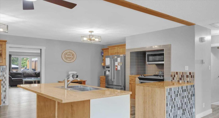 125 13 Avenue, Carstairs, Alberta T0M0N0, 6 Bedroom Bedrooms, 0 ,3 BathroomBathrooms,Residential,For Sale,13,0,A2326151