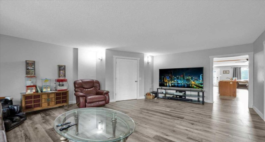 125 13 Avenue, Carstairs, Alberta T0M0N0, 6 Bedroom Bedrooms, 0 ,3 BathroomBathrooms,Residential,For Sale,13,0,A2326151