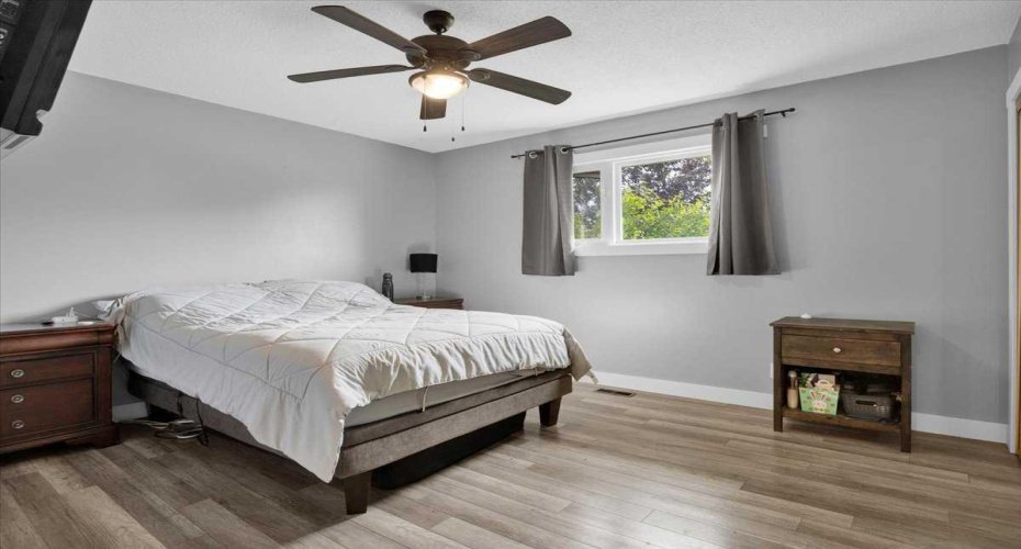 125 13 Avenue, Carstairs, Alberta T0M0N0, 6 Bedroom Bedrooms, 0 ,3 BathroomBathrooms,Residential,For Sale,13,0,A2326151