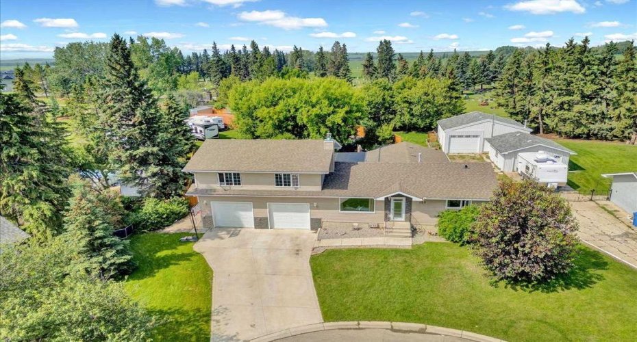 125 13 Avenue, Carstairs, Alberta T0M0N0, 6 Bedroom Bedrooms, 0 ,3 BathroomBathrooms,Residential,For Sale,13,0,A2326151