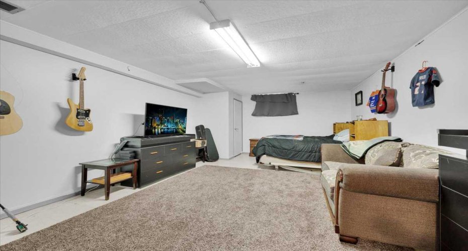 125 13 Avenue, Carstairs, Alberta T0M0N0, 6 Bedroom Bedrooms, 0 ,3 BathroomBathrooms,Residential,For Sale,13,0,A2326151