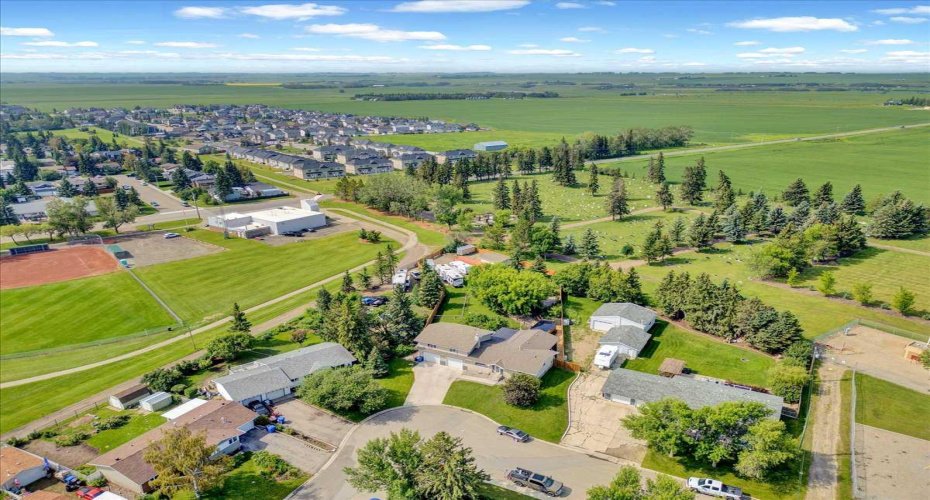 125 13 Avenue, Carstairs, Alberta T0M0N0, 6 Bedroom Bedrooms, 0 ,3 BathroomBathrooms,Residential,For Sale,13,0,A2326151