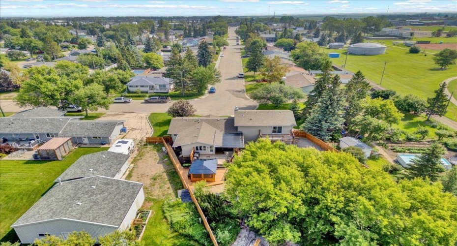 125 13 Avenue, Carstairs, Alberta T0M0N0, 6 Bedroom Bedrooms, 0 ,3 BathroomBathrooms,Residential,For Sale,13,0,A2326151