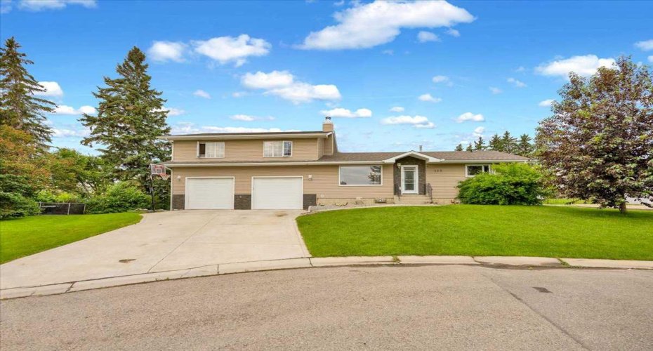 125 13 Avenue, Carstairs, Alberta T0M0N0, 6 Bedroom Bedrooms, 0 ,3 BathroomBathrooms,Residential,For Sale,13,0,A2326151