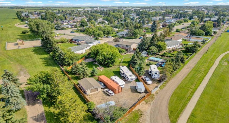 125 13 Avenue, Carstairs, Alberta T0M0N0, 6 Bedroom Bedrooms, 0 ,3 BathroomBathrooms,Residential,For Sale,13,0,A2326151