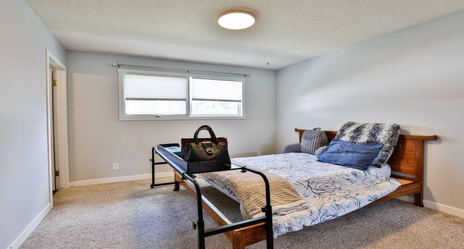 1019 Glacier Drive, Lethbridge, Alberta T1K 3N3, 4 Bedroom Bedrooms, 0 ,3 BathroomBathrooms,Residential,For Sale,Glacier,0,A2328372