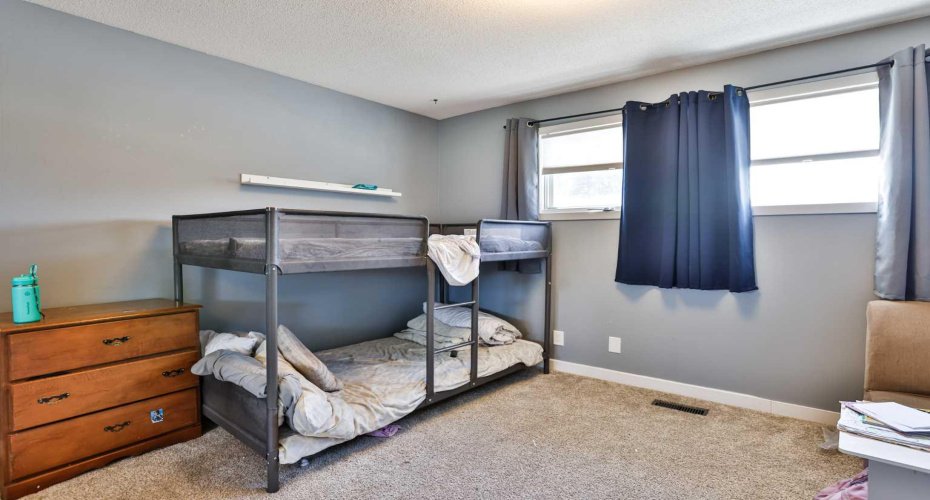 1019 Glacier Drive, Lethbridge, Alberta T1K 3N3, 4 Bedroom Bedrooms, 0 ,3 BathroomBathrooms,Residential,For Sale,Glacier,0,A2328372