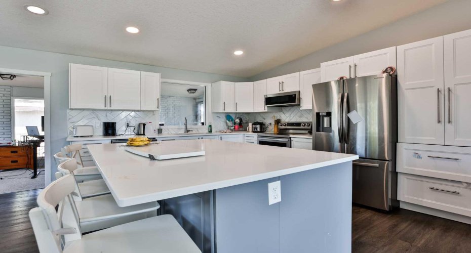 1019 Glacier Drive, Lethbridge, Alberta T1K 3N3, 4 Bedroom Bedrooms, 0 ,3 BathroomBathrooms,Residential,For Sale,Glacier,0,A2328372