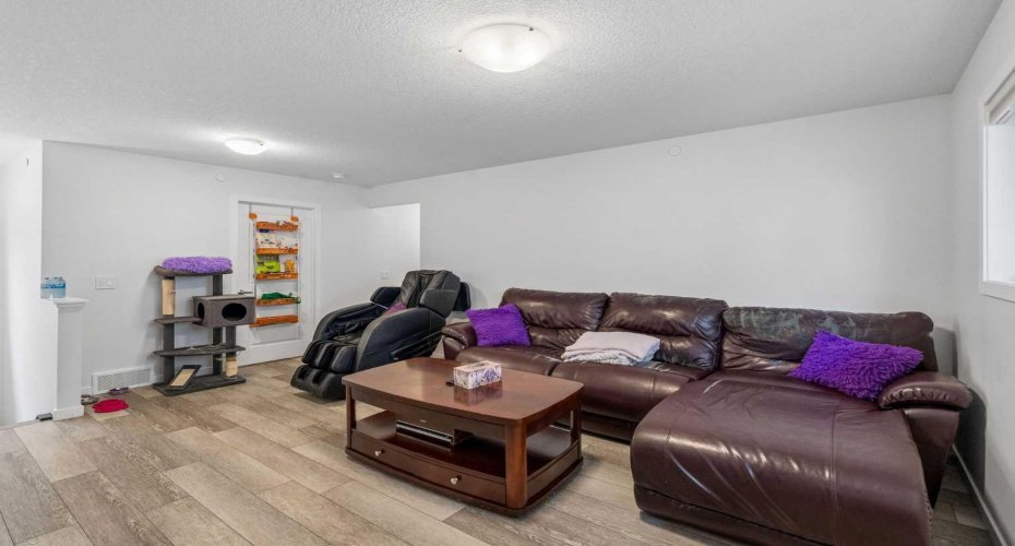 215 Lucas Terrace, Calgary, Alberta T3P1X3, 5 Bedroom Bedrooms, 0 ,4 BathroomBathrooms,Residential,For Sale,Lucas,0,A2326202