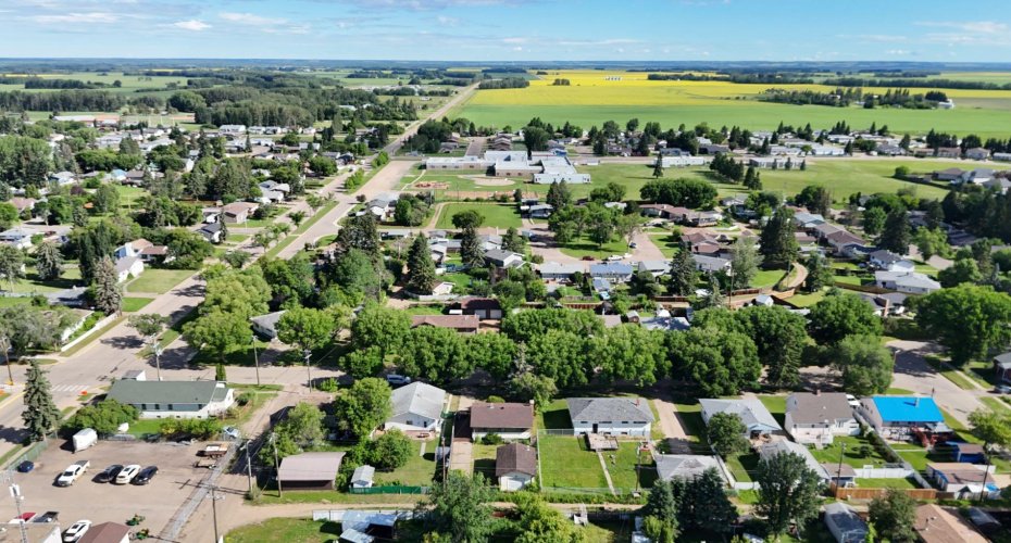 4721 55th Avenue, High Prairie, Alberta T0G 1E0, 4 Bedroom Bedrooms, 0 ,2 BathroomBathrooms,Residential,For Sale,55th Avenue,0,A2328376