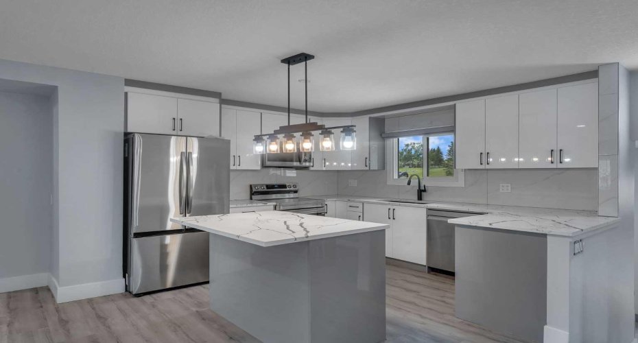 2930 Oakmoor Crescent, Calgary, Alberta T2V 3Z7, 5 Bedroom Bedrooms, 0 ,4 BathroomBathrooms,Residential,For Sale,Oakmoor,0,A2328379