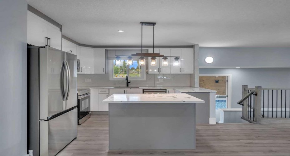 2930 Oakmoor Crescent, Calgary, Alberta T2V 3Z7, 5 Bedroom Bedrooms, 0 ,4 BathroomBathrooms,Residential,For Sale,Oakmoor,0,A2328379