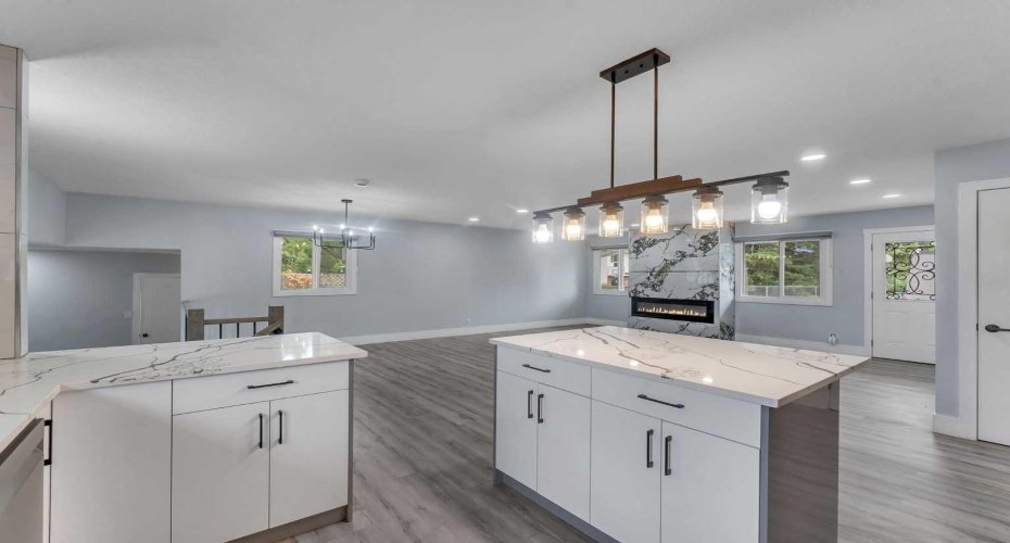 2930 Oakmoor Crescent, Calgary, Alberta T2V 3Z7, 5 Bedroom Bedrooms, 0 ,4 BathroomBathrooms,Residential,For Sale,Oakmoor,0,A2328379