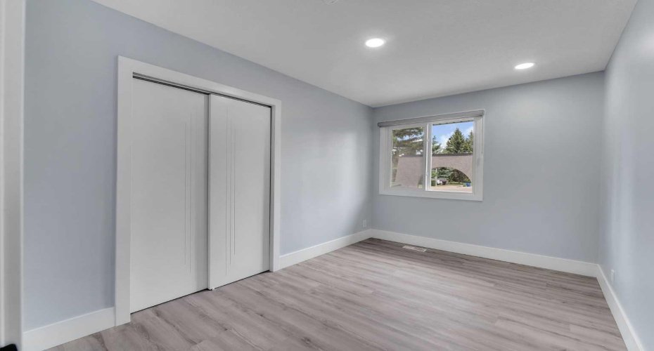 2930 Oakmoor Crescent, Calgary, Alberta T2V 3Z7, 5 Bedroom Bedrooms, 0 ,4 BathroomBathrooms,Residential,For Sale,Oakmoor,0,A2328379