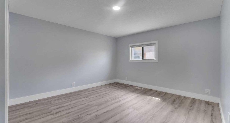 2930 Oakmoor Crescent, Calgary, Alberta T2V 3Z7, 5 Bedroom Bedrooms, 0 ,4 BathroomBathrooms,Residential,For Sale,Oakmoor,0,A2328379