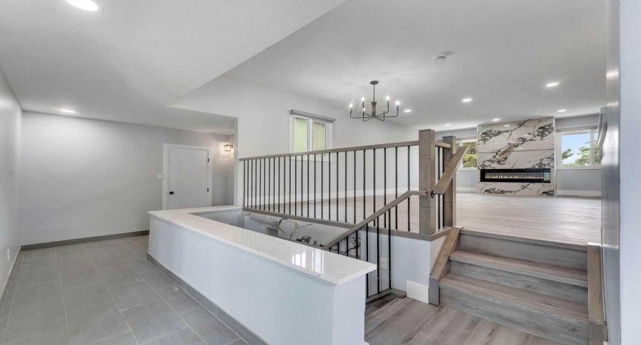 2930 Oakmoor Crescent, Calgary, Alberta T2V 3Z7, 5 Bedroom Bedrooms, 0 ,4 BathroomBathrooms,Residential,For Sale,Oakmoor,0,A2328379