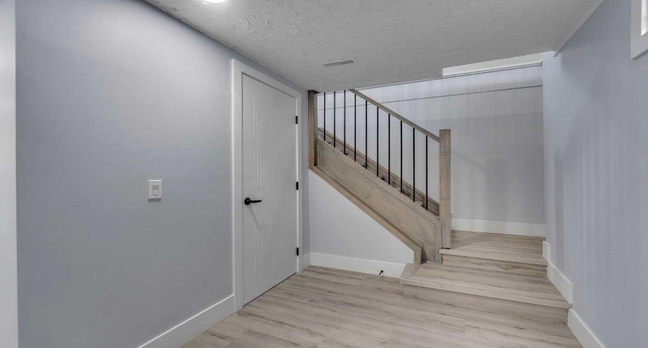 2930 Oakmoor Crescent, Calgary, Alberta T2V 3Z7, 5 Bedroom Bedrooms, 0 ,4 BathroomBathrooms,Residential,For Sale,Oakmoor,0,A2328379