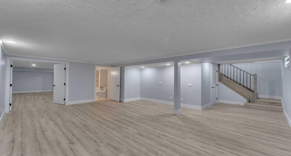 2930 Oakmoor Crescent, Calgary, Alberta T2V 3Z7, 5 Bedroom Bedrooms, 0 ,4 BathroomBathrooms,Residential,For Sale,Oakmoor,0,A2328379