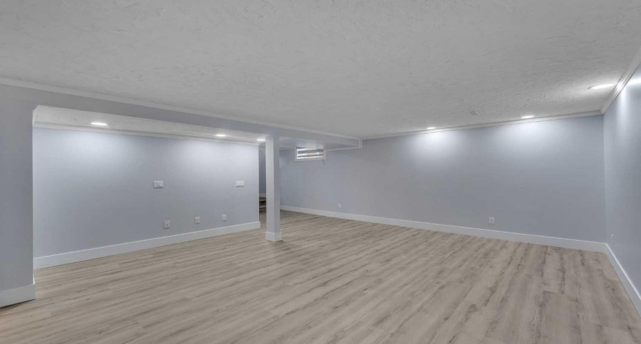 2930 Oakmoor Crescent, Calgary, Alberta T2V 3Z7, 5 Bedroom Bedrooms, 0 ,4 BathroomBathrooms,Residential,For Sale,Oakmoor,0,A2328379
