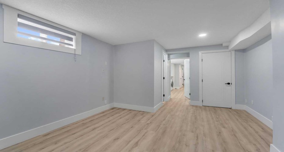 2930 Oakmoor Crescent, Calgary, Alberta T2V 3Z7, 5 Bedroom Bedrooms, 0 ,4 BathroomBathrooms,Residential,For Sale,Oakmoor,0,A2328379