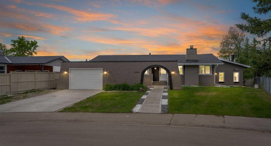 2930 Oakmoor Crescent, Calgary, Alberta T2V 3Z7, 5 Bedroom Bedrooms, 0 ,4 BathroomBathrooms,Residential,For Sale,Oakmoor,0,A2328379