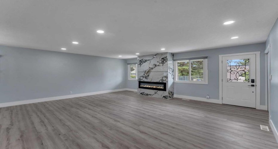 2930 Oakmoor Crescent, Calgary, Alberta T2V 3Z7, 5 Bedroom Bedrooms, 0 ,4 BathroomBathrooms,Residential,For Sale,Oakmoor,0,A2328379