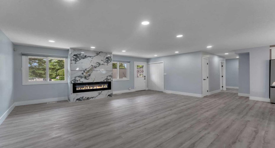 2930 Oakmoor Crescent, Calgary, Alberta T2V 3Z7, 5 Bedroom Bedrooms, 0 ,4 BathroomBathrooms,Residential,For Sale,Oakmoor,0,A2328379