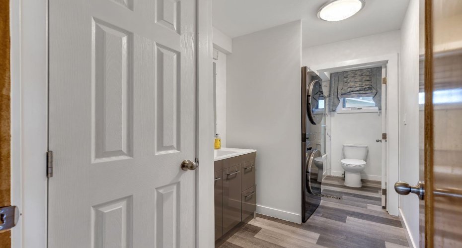 24 Woodgrove Crescent, Calgary, Alberta T2W 3Z1, 6 Bedroom Bedrooms, 0 ,4 BathroomBathrooms,Residential,For Sale,Woodgrove,0,A2326744