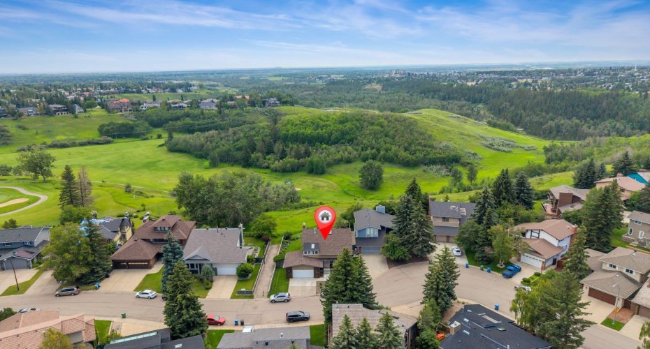 Prime Location backing Fish Creek Park!
