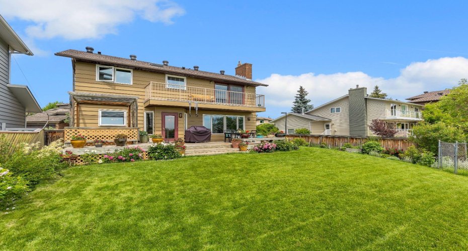 24 Woodgrove Crescent, Calgary, Alberta T2W 3Z1, 6 Bedroom Bedrooms, 0 ,4 BathroomBathrooms,Residential,For Sale,Woodgrove,0,A2326744