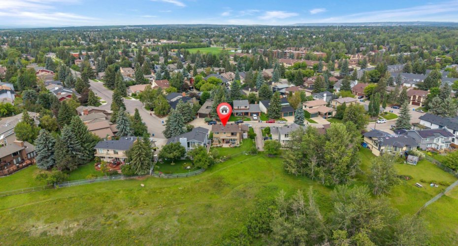 24 Woodgrove Crescent, Calgary, Alberta T2W 3Z1, 6 Bedroom Bedrooms, 0 ,4 BathroomBathrooms,Residential,For Sale,Woodgrove,0,A2326744