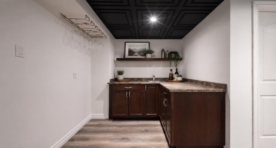 (Adding virtual unattached goods (chattels) of realistic size to property photos in order to give perspective on room dimensions.)