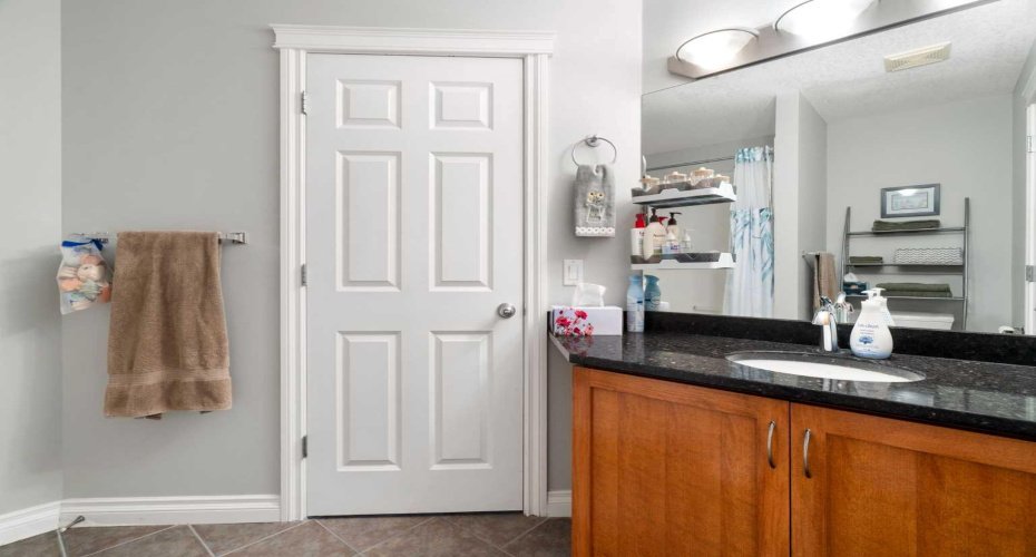 24 Hemlock Crescent, Calgary, Alberta T3C2Z1, 2 Bedroom Bedrooms, 0 ,2 BathroomBathrooms,Residential,For Sale,Hemlock,0,A2326839
