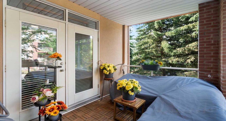 24 Hemlock Crescent, Calgary, Alberta T3C2Z1, 2 Bedroom Bedrooms, 0 ,2 BathroomBathrooms,Residential,For Sale,Hemlock,0,A2326839