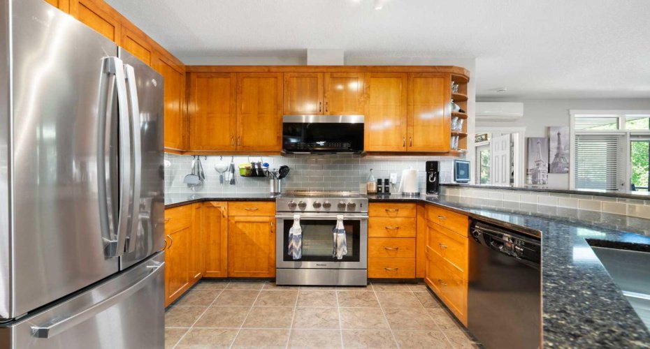 24 Hemlock Crescent, Calgary, Alberta T3C2Z1, 2 Bedroom Bedrooms, 0 ,2 BathroomBathrooms,Residential,For Sale,Hemlock,0,A2326839