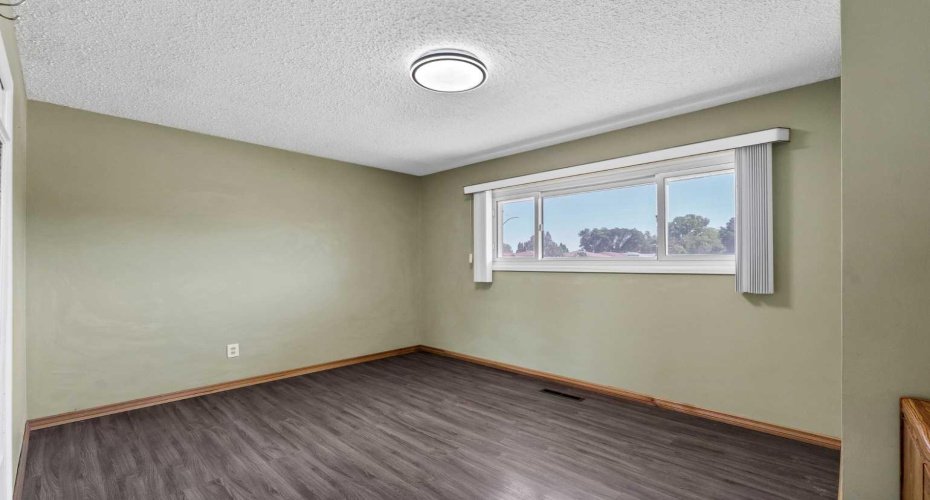 1120 1 Avenue, Medicine Hat, Alberta T1A5Z6, 4 Bedroom Bedrooms, 0 ,2 BathroomBathrooms,Residential,For Sale,1,0,A2326851