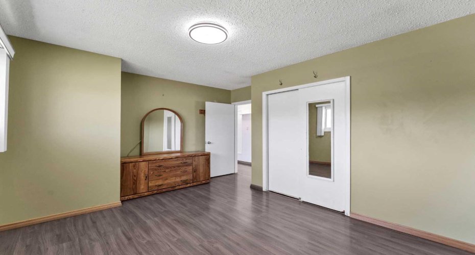 1120 1 Avenue, Medicine Hat, Alberta T1A5Z6, 4 Bedroom Bedrooms, 0 ,2 BathroomBathrooms,Residential,For Sale,1,0,A2326851