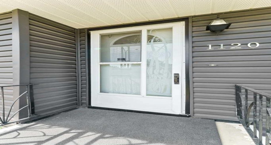 1120 1 Avenue, Medicine Hat, Alberta T1A5Z6, 4 Bedroom Bedrooms, 0 ,2 BathroomBathrooms,Residential,For Sale,1,0,A2326851