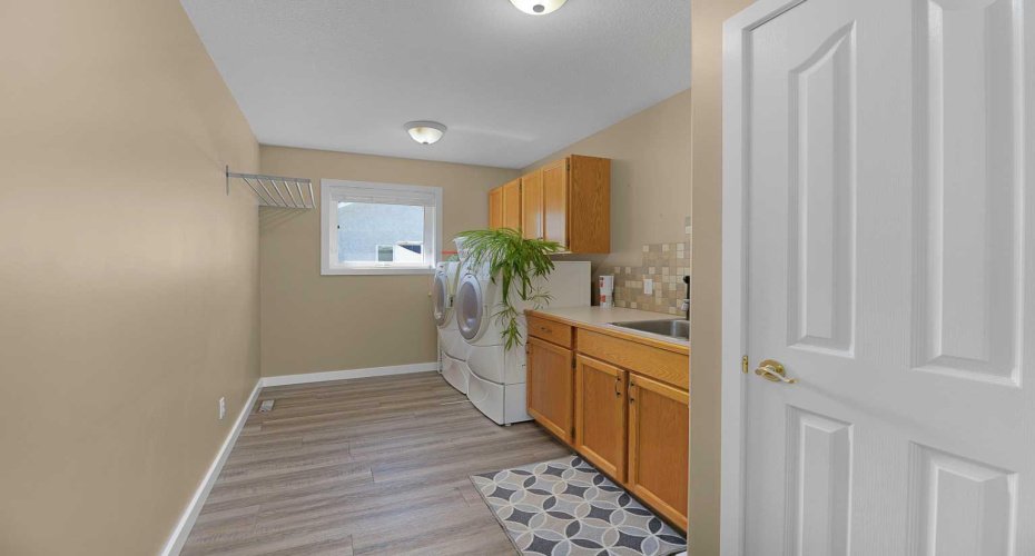 44 Lakes Close, Lacombe, Alberta T4L 1S4, 4 Bedroom Bedrooms, 0 ,4 BathroomBathrooms,Residential,For Sale,Lakes,0,A2326908