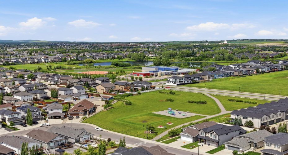 110 Drake Landing Gardens, Okotoks, Alberta T1S 0P9, 5 Bedrooms Bedrooms, ,3 BathroomsBathrooms,Residential,For Sale,Drake Landing,A2326941
