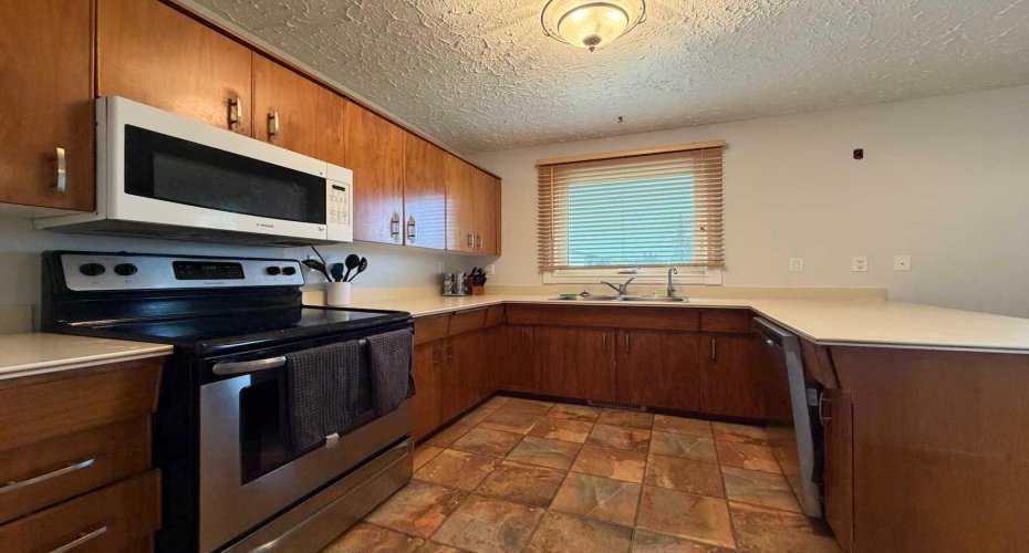 22 Athabasca Drive, Whitecourt, Alberta T7S 1H2, 4 Bedroom Bedrooms, 0 ,2 BathroomBathrooms,Residential,For Sale,Athabasca,0,A2326949