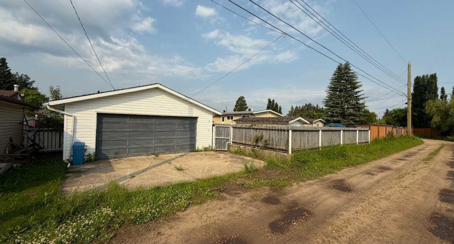 22 Athabasca Drive, Whitecourt, Alberta T7S 1H2, 4 Bedroom Bedrooms, 0 ,2 BathroomBathrooms,Residential,For Sale,Athabasca,0,A2326949