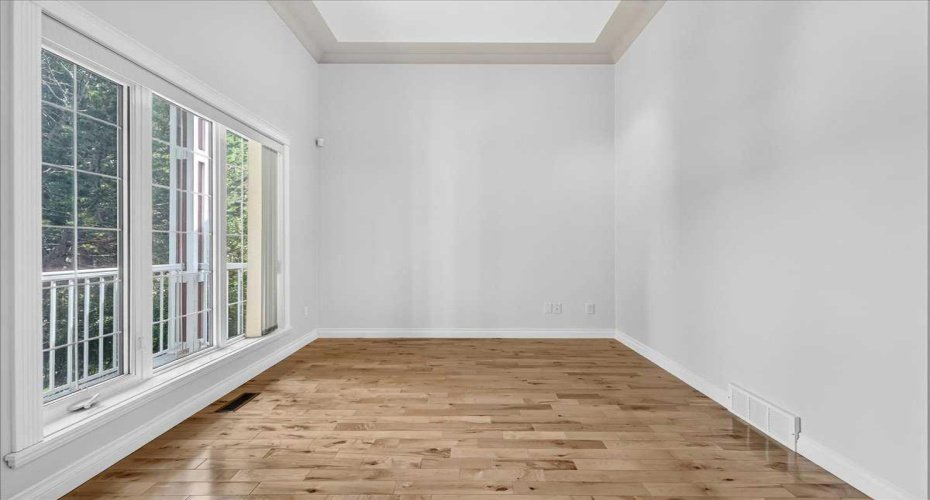Front office/den